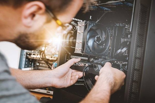 Les Astuces pour Prolonger la Durée de Vie de Vos Accessoires Informatiques