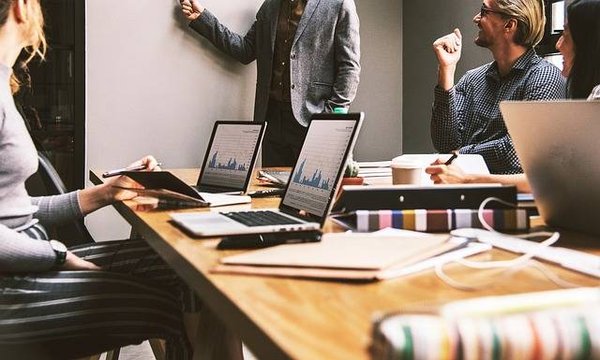 Les intelligences artificielles : l'avenir du travail numérique