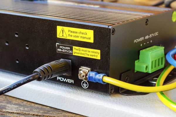 Switch PoE: Le TP link EAP-225 wall est fait pour vous !